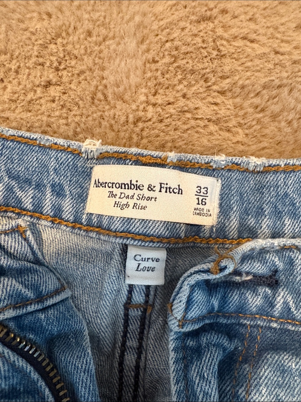 Abercrombie Curve Love Dad Short - Picture 2 of 3